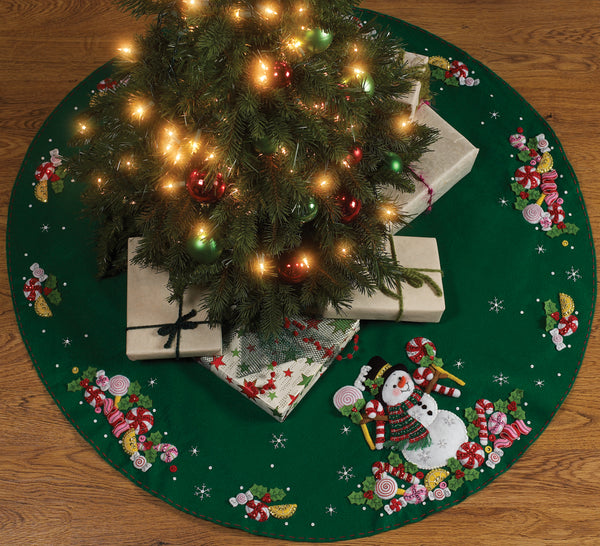 Bucilla Felt Tree Skirt Applique Kit 43" Round-Candy Snowman