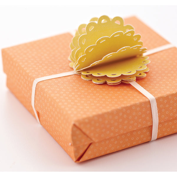 Large Punch-Scalloped Oval Frame, 2.25"X1.75"
